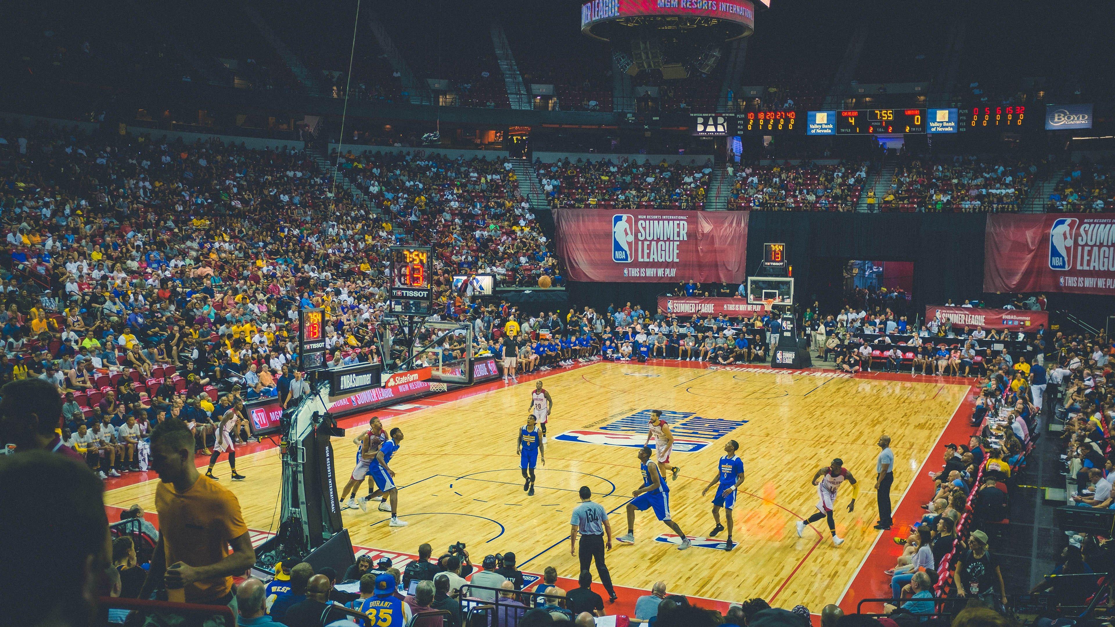 欧冠凌晨对决，巴萨与巴黎的激战，真球迷的早起见证